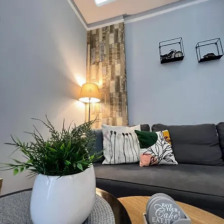 Sonias Jacuzzi Apartment,100mbps דירה סלוניקי