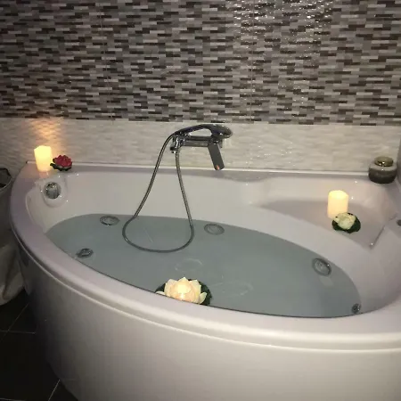 Sonias Jacuzzi Apartment,100mbps * סלוניקי