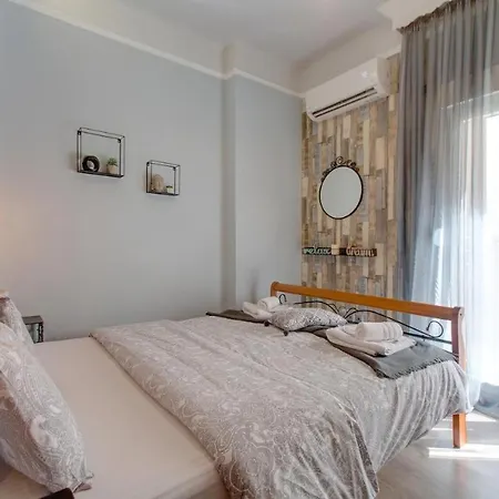 Sonias Central Jacuzzi Apartment,100mbps Apartment *
