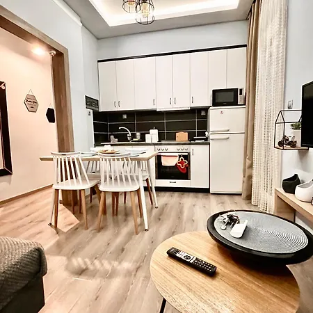 Sonias Central Jacuzzi Apartment,100mbps *